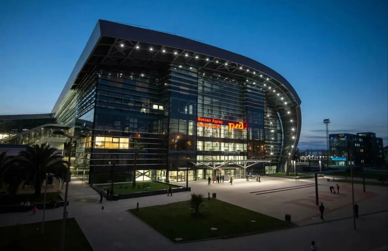 Новый вокзал адлер. Жд вокзал адлер ленина 113. Ж/д вокзал адлер. Железнодорожный вокзал адлер, сочи. Ж/д вокзал адлер.