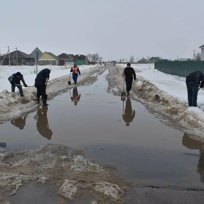 Подтопление уральска сегодня казахстан. Талые воды в Дагестане. Уж море топит лужа. Зачаганск. Что делать если топит талыми водами.