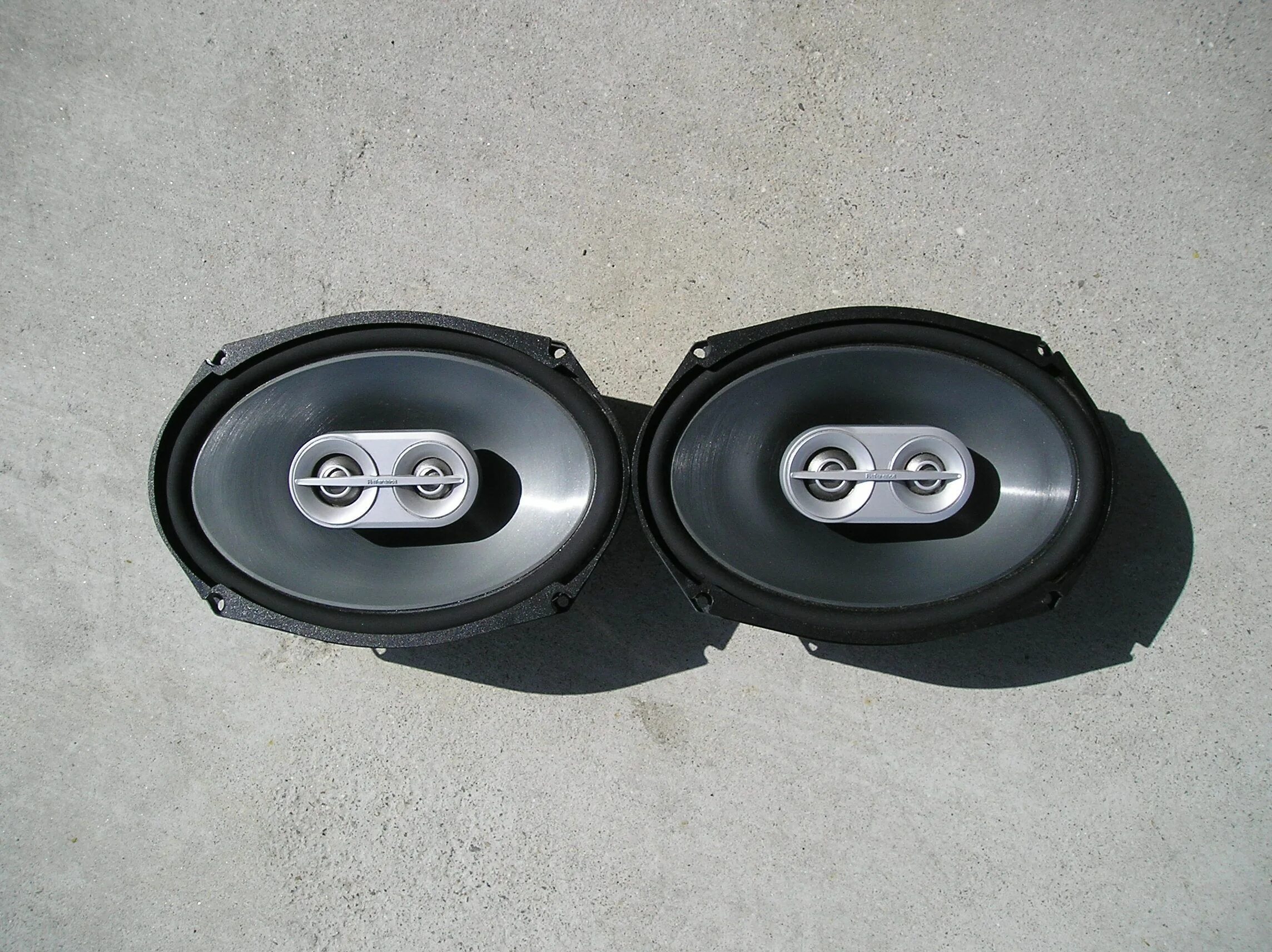 Тонкий динамик в потолок. 5 дюйма. 6 speaker. Аудиосистема колонки на 150 ватт. Phonocar yline 3 way speakers 150 watt peak.