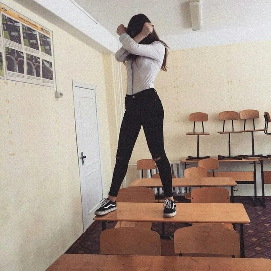 Девочка класс девочка топ. Девушки в школе. красивые девчонки в школе. девушка в школе без лица. топовая девушка в школе.