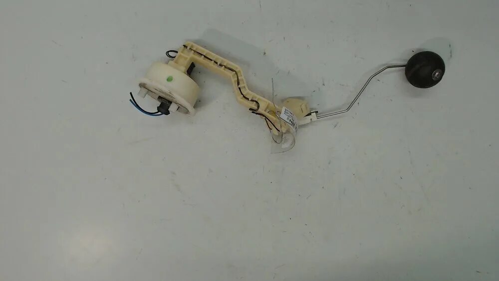 датчик уровня топлива ауди а6. 4 бензин. 8 бензин. датчик уровня топлива ауди а6. датчик уровня топлива ауди а6.