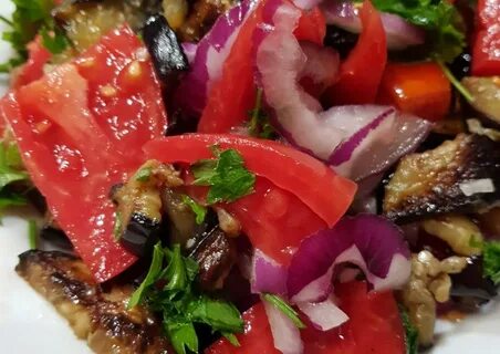 Салат с баклажанами помидорами мясом