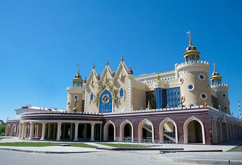 Что можно посетить в казани. Что можно посетить в казани. Что можно посетить в казани. Театр кукол экият казань ночью. Кул шариф столица татарстана.