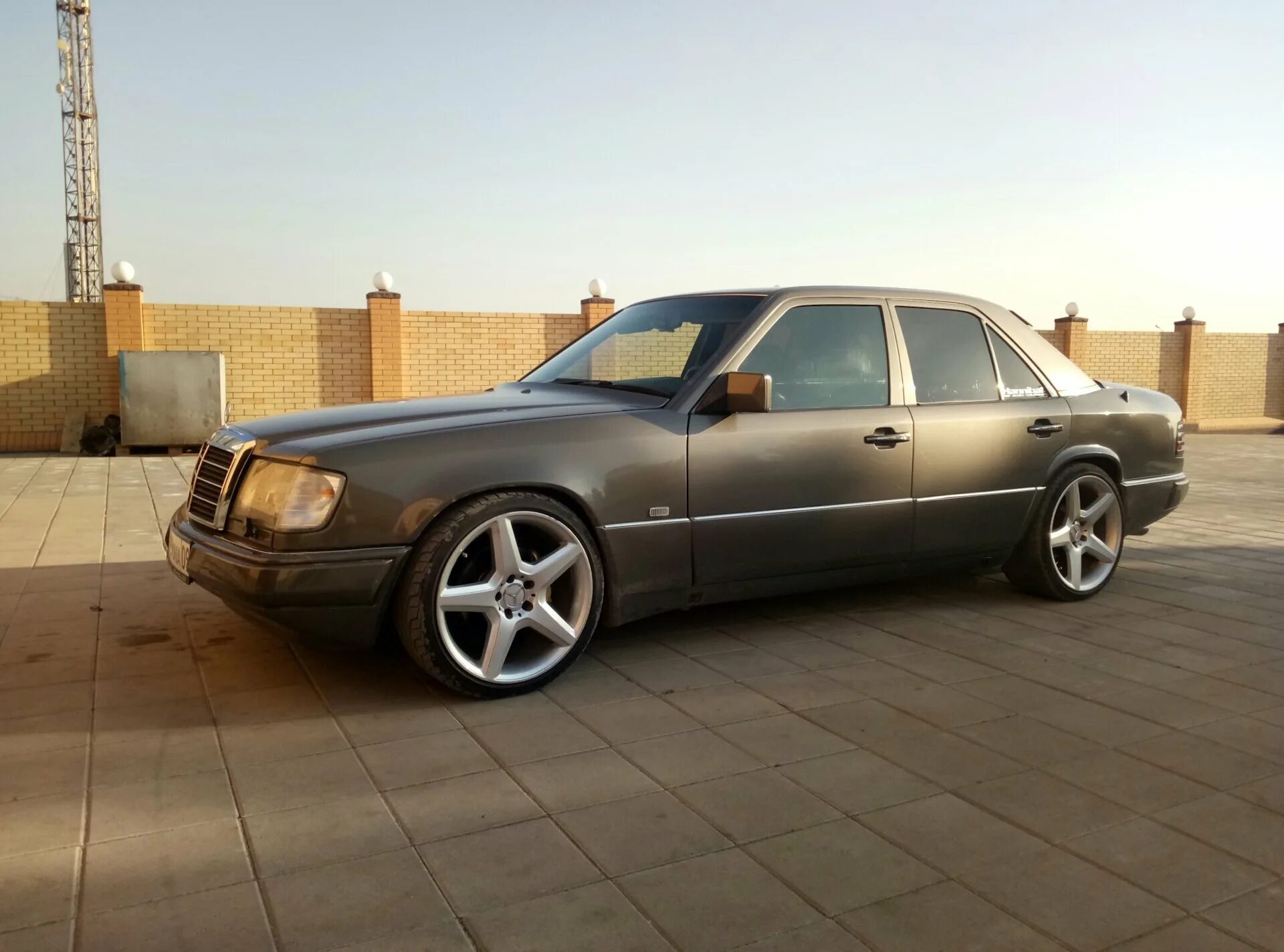 124 диска. Mercedes w124 r16. Диски на мерседес w124 r17. Мерседес е124. Mercedes w124 r18.