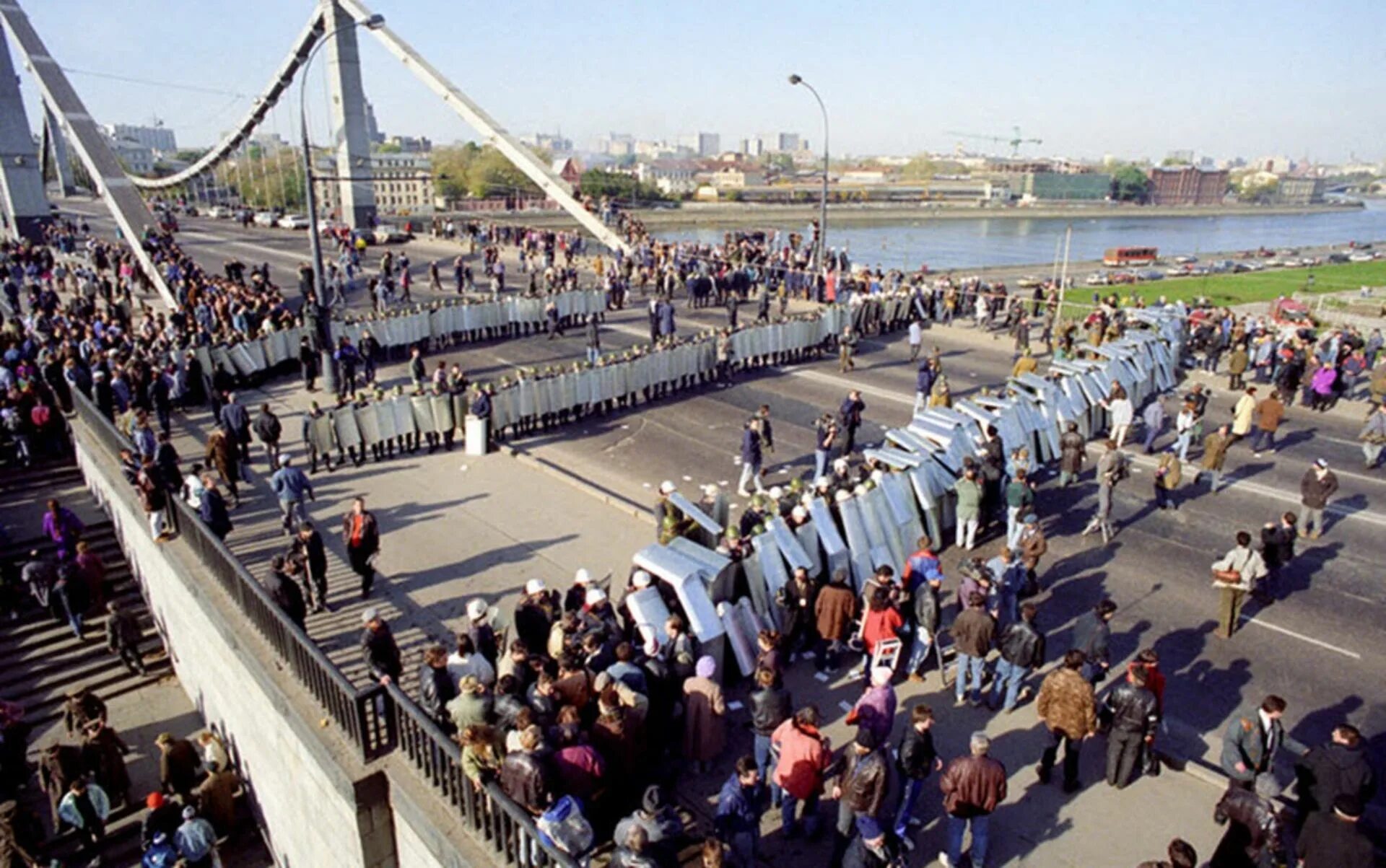 5 октября 1992 год. Крымский мост Москва 1993. Москва 1993 год. Путч 1993 Ельцин.