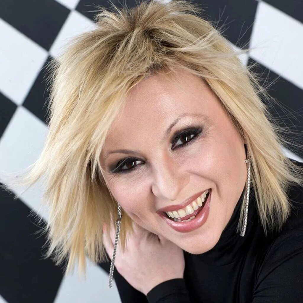 Певица ягода малина валентина легкоступова. Валентиналекгоступова. Певица валентина легкоступова. Легкоступова валентина город 312. Валентиналекгоступова.