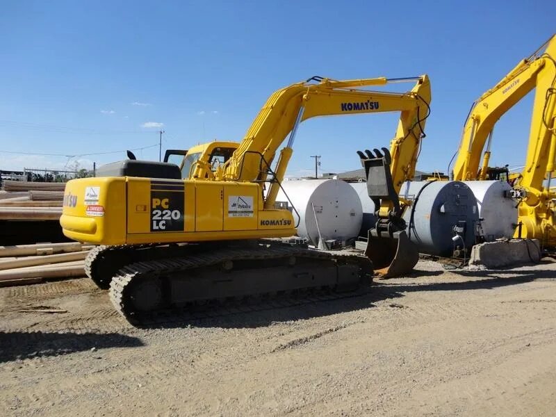 Komatsu pc220-8m0. Гусеничный экскаватор комацу 220. Экскаватор гусеничный коматсу 220. Экскаватор komatsu pc220-7. Komatsu pc220-7.