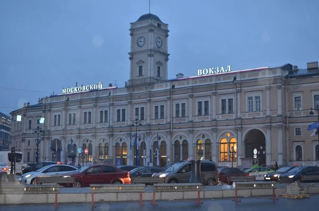 Московский вокзал спб где. Московский вокзал Санкт-Петербург. Московский вокзал 2000. Николаевский (ныне Московский) вокзал Санкт-Петербурга.. Московский вокзал Санкт-Петербург зима.