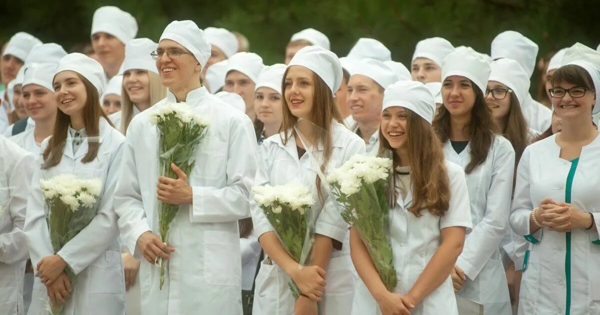 Окончание медицинского вуза. Студенты медики. Студентки медики. Девушки в мед вузе. Медицинские вузы Украины.