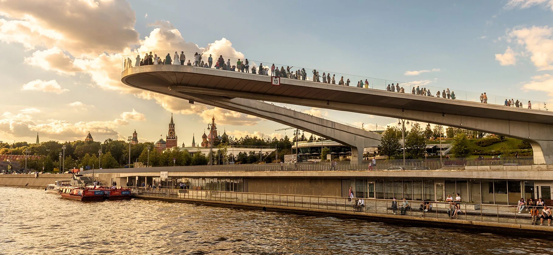 Парящий мост парк задубровье. Зарядье мост летающий. Парящий мост в москве в парке зарядье. Парк зарядье мост над рекой. Мост в зарядье москва.