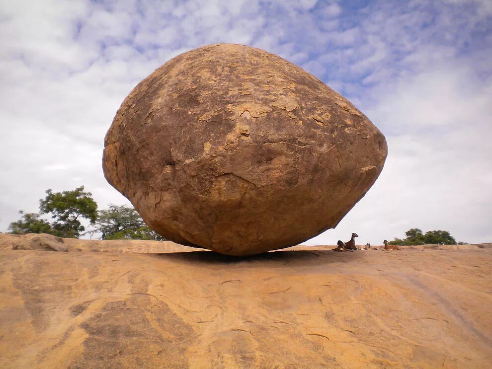 Масляный шар — камень Кришны. Индия. Камень Кришны в Махабалипурам. Индийский балансирующий камень (Махабалипурам). Камень Куммакиви. Громадный это какой