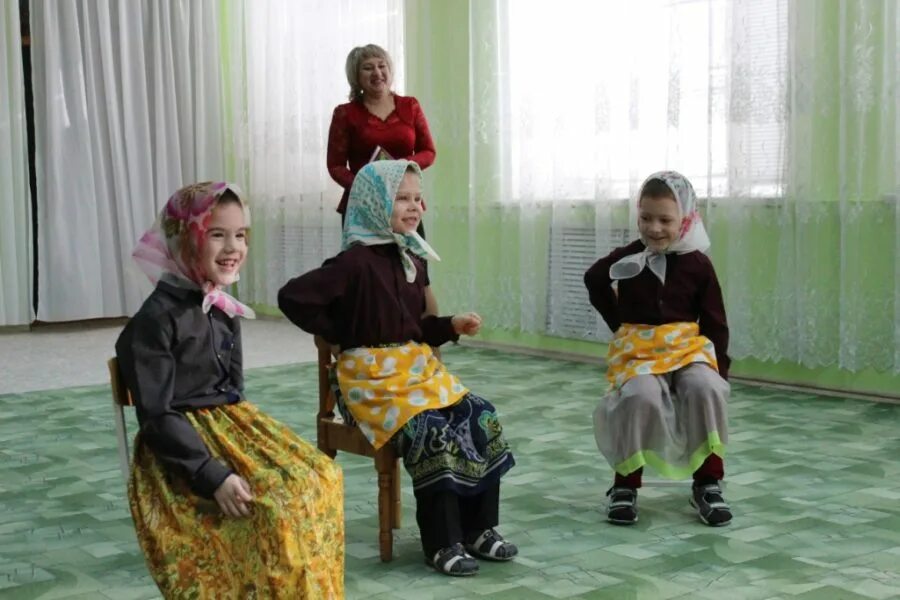 Бабушка на утреннике в детском саду