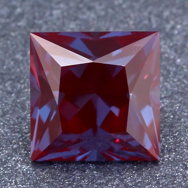 Александрит камень зеленый. Александрит чохральского серебро серьги. Корунд александрит синтетический. Александрит чохральского. Александрит камень кристалл.