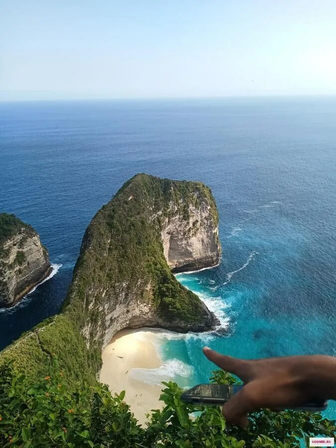 Kelingking beach нуса. Нуса пенида отели. Nusa. Kelingking beach в индонезии. Нуса пенида храм подводный.