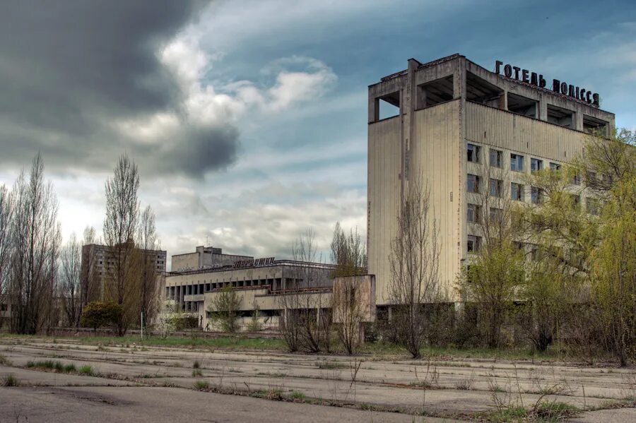 Чернобыль жуткие. Припять город призрак. Зона отчуждения Чернобыльской АЭС. Заброшенный город Припять. Чернобыль Припять.