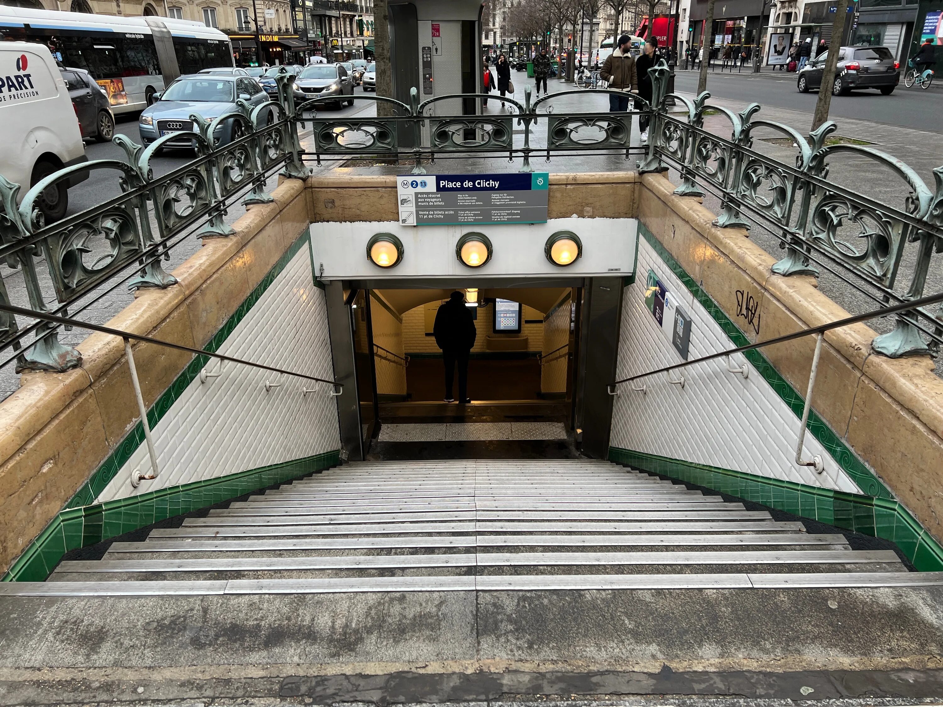 Виталя плейс метро рояль. 6 броня в метро рояль. Карта метро рояль. Paris place d'italie фото метро. Виталя плейс метро рояль.
