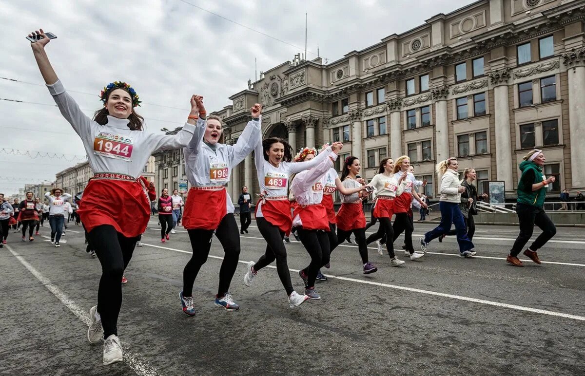 Минск люди. Минск население. Фото люди минск. Фото люди минск. Люди на улицах минск 2020.