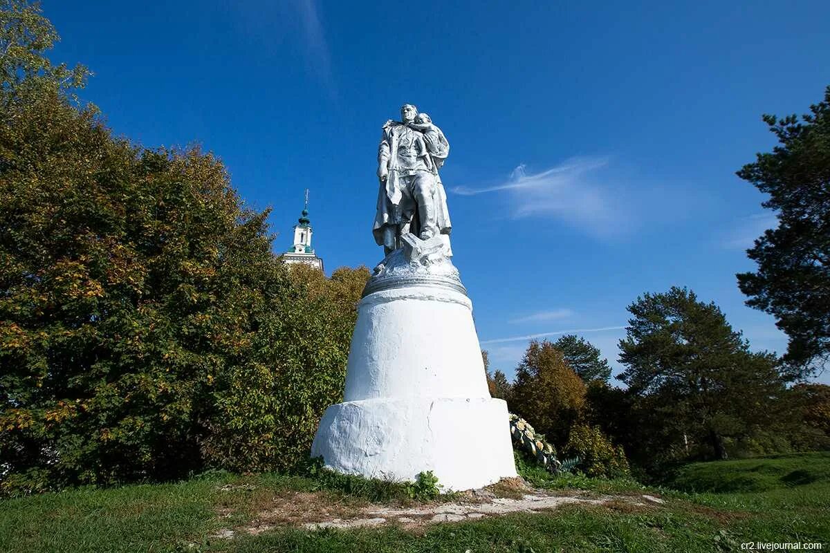 Верея Наро-Фоминский район. Верея памятник воин-освободитель. Верея Наро-Фоминский район достопримечательности. Город Верея Наро-Фоминский район достопримечательности.