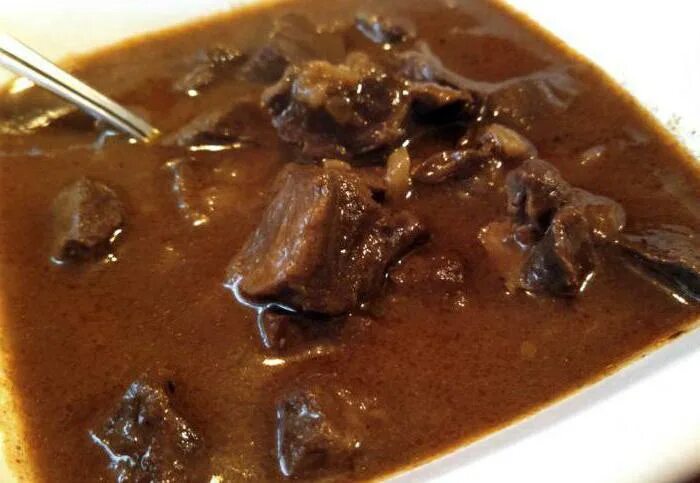 Сердце или легкое в соусе гуляш. Гуляш из сердца оленя. Гуляш из говяжьего сердца. Сердце или легкое в соусе гуляш. Гуляш из сердца говяжьего с подливкой.