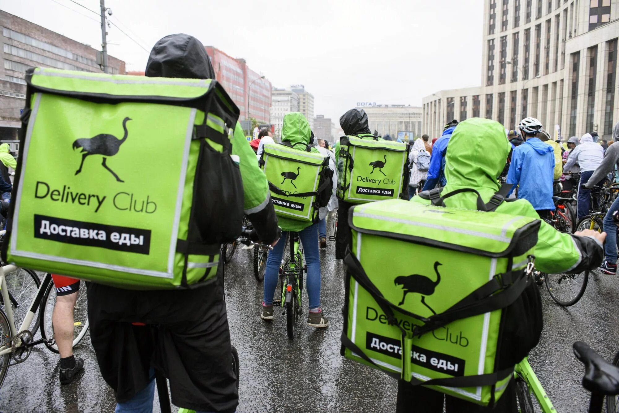 Delivery еда. Delivery club курьер. доставщик delivery club. доставщик еды delivery club. униформа delivery club.
