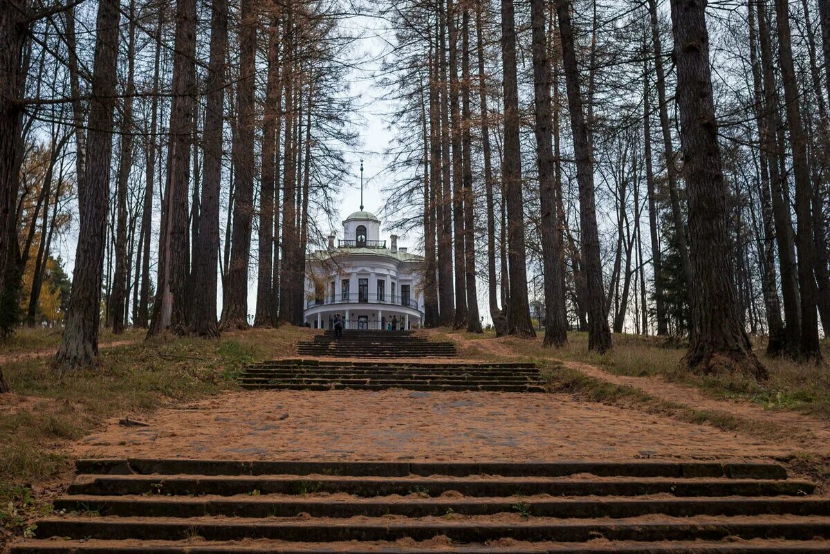 Автобус середниково. Усадьба Середниково чертов мост. Усадьба Середниково парк. Старинная усадьба Середниково. Спектр усадьба Середниково.