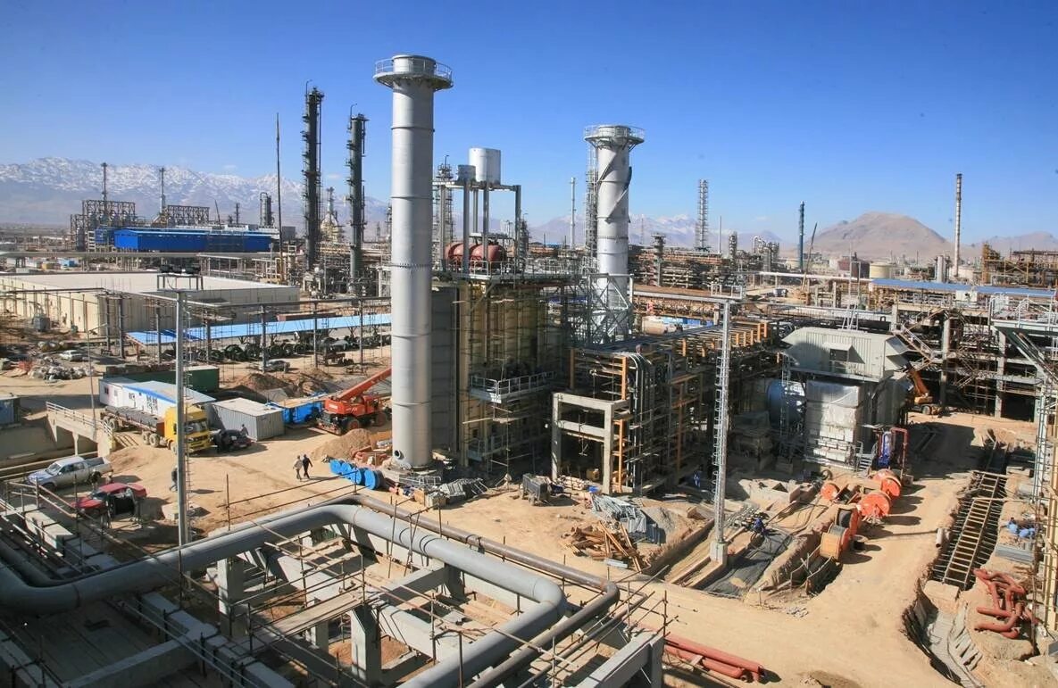 Иран импортирует. Миннибаевский газоперерабатывающий завод. завод krs иран. иран нпз. добыча нефти в иране.
