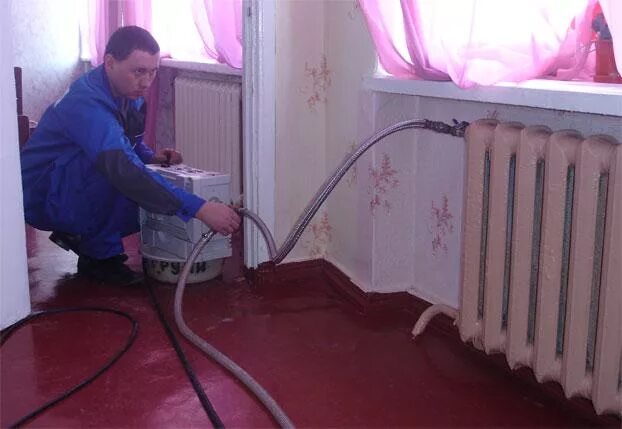 Как почистить чугунную батарею отопления. Промывка радиаторов отопления. промыть систему отопления в частном доме. шланг для промывки радиаторов отопления. прочистка отопительной системы в частном доме.