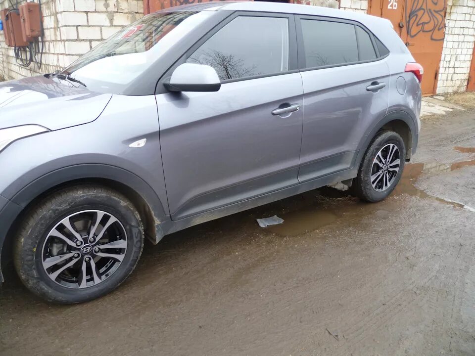 Диски на крету 17 радиус. Крета расширение кузова серо золотистый. 2025 года hyundai creta i 16 шины диски новый.