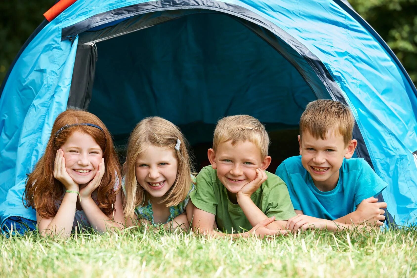 Camping with dad. Детский лагерь. Летний лагерь для детей. Лето дети лагерь. Дети в лагере.