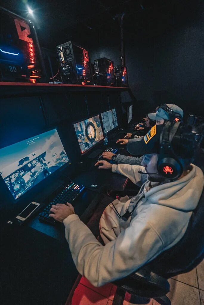 Арена кибер клуб владивосток. Игровой клуб курган. Сектор кибер клуб владивосток. Кибер владивосток. Сектор кибер клуб владивосток калинина.