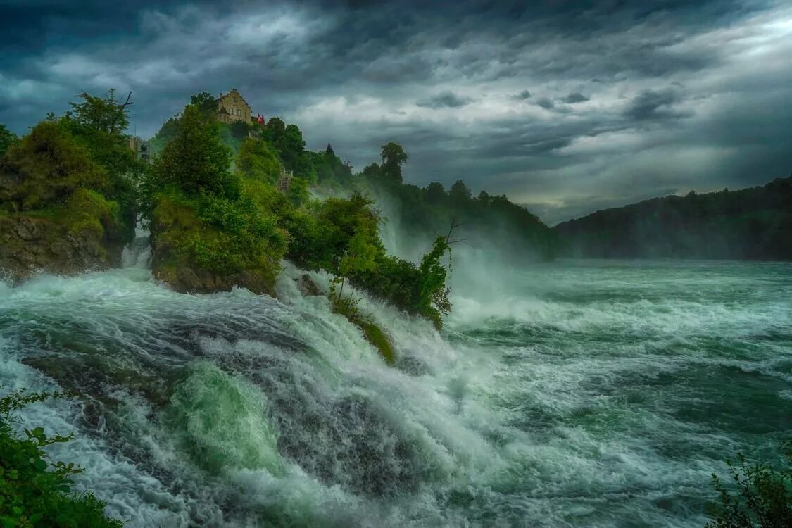 Неспокойными потоками воды