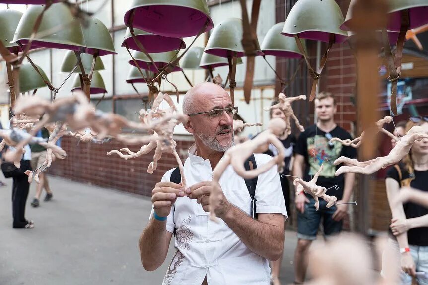 Новые формы фестиваль. Уличный театр. Винзавод фестиваль. Новые формы фестиваль. Фестиваль форма.