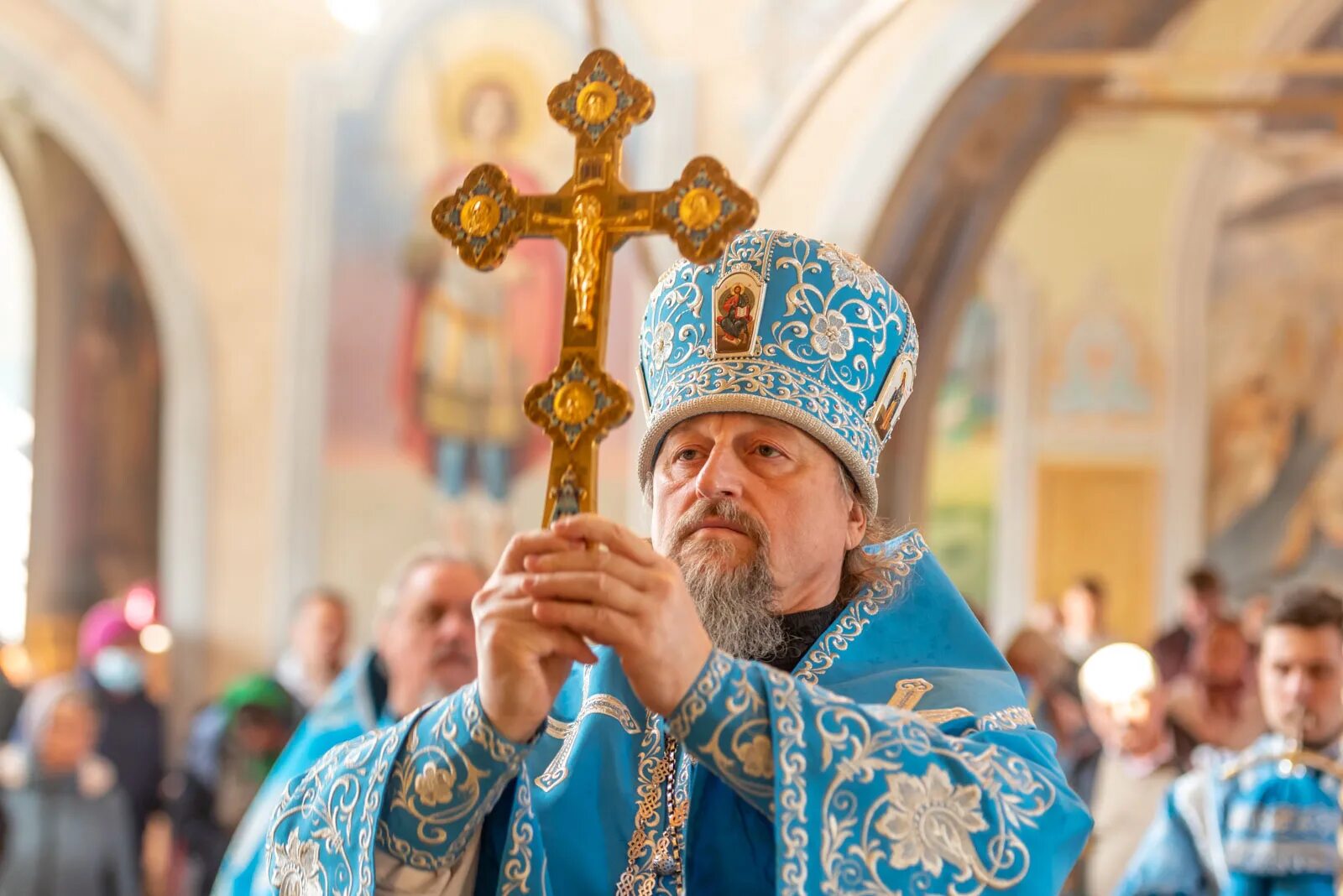 Пасха белгород. Служба в храмах белгорода. Богослужение в храме белгород. Преображенский кафедральный собор белгород внутри. Преображенский собор белгород отец александр.