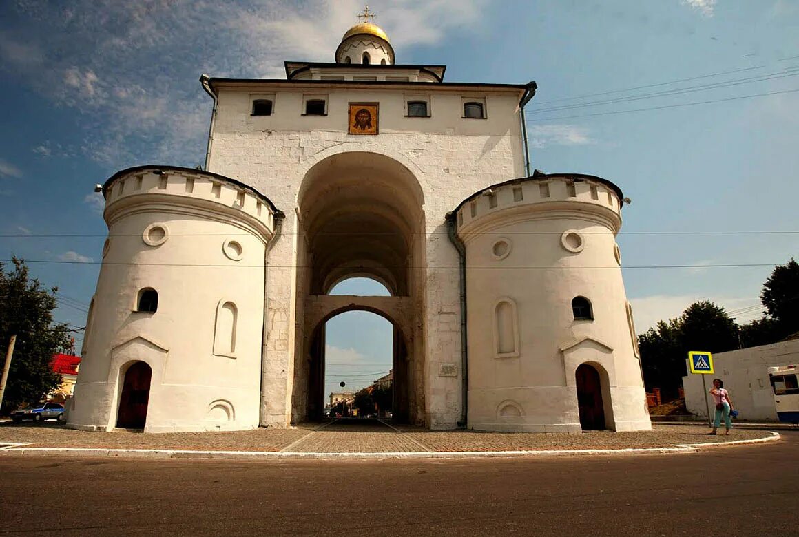 Памятник золотые ворота в каком городе. Золотые ворота во Владимире 1158-1164. Памятник города Владимира золотые ворота.