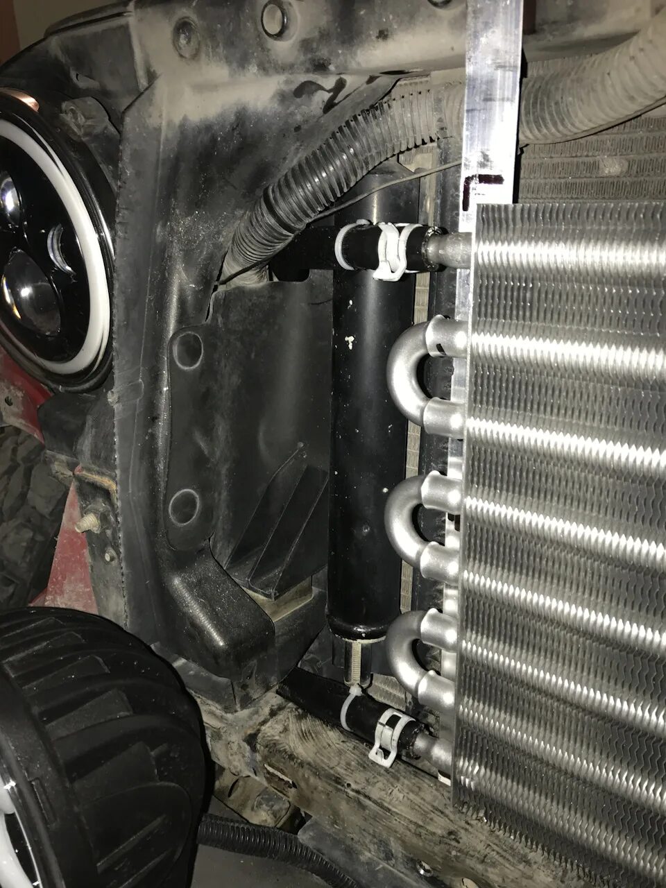 Радиатор коробки инфинити fx30d. Радиатор акпп газель. Крепления радиатора акпп. Крепление универсальных радиаторов акпп. Крепления радиатора акпп.