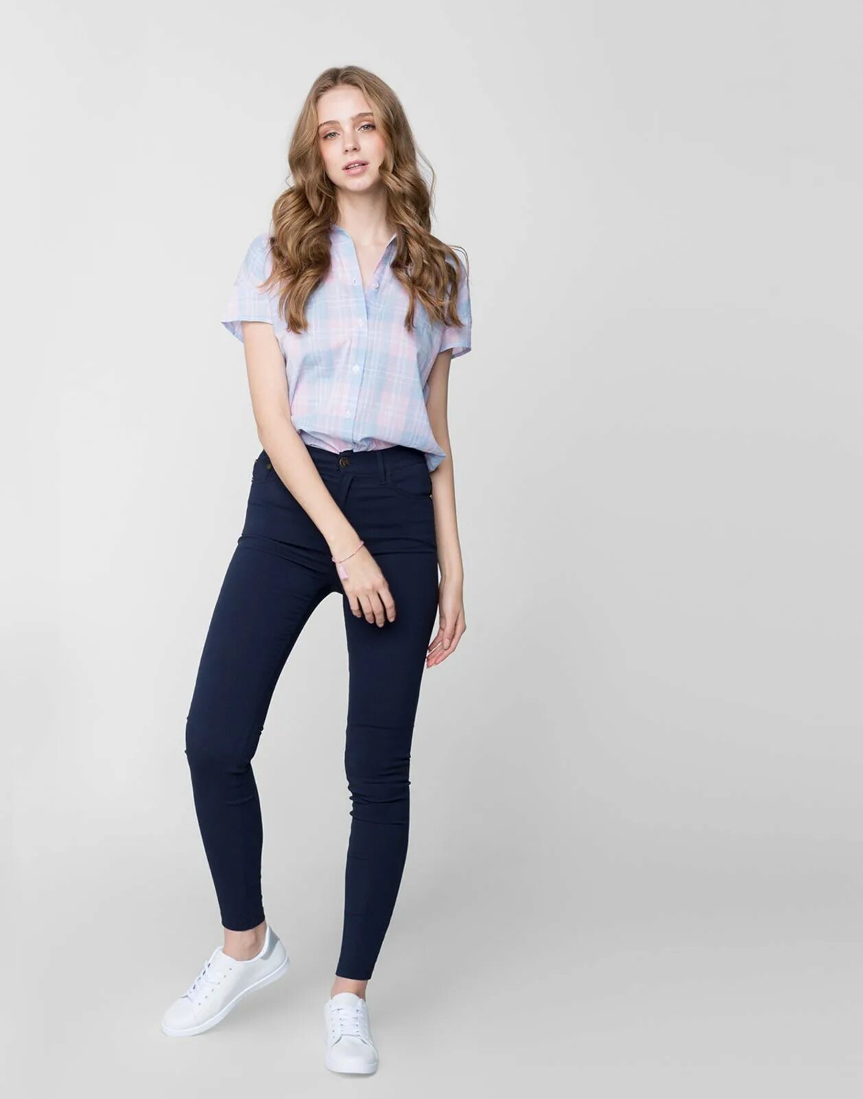 Gloria jeans модели. Осенняя коллекция gloria jeans. Девушки в джинцах завышенной талии. Gloria jeans модели. Джинсы conte elegant 2091/49123.