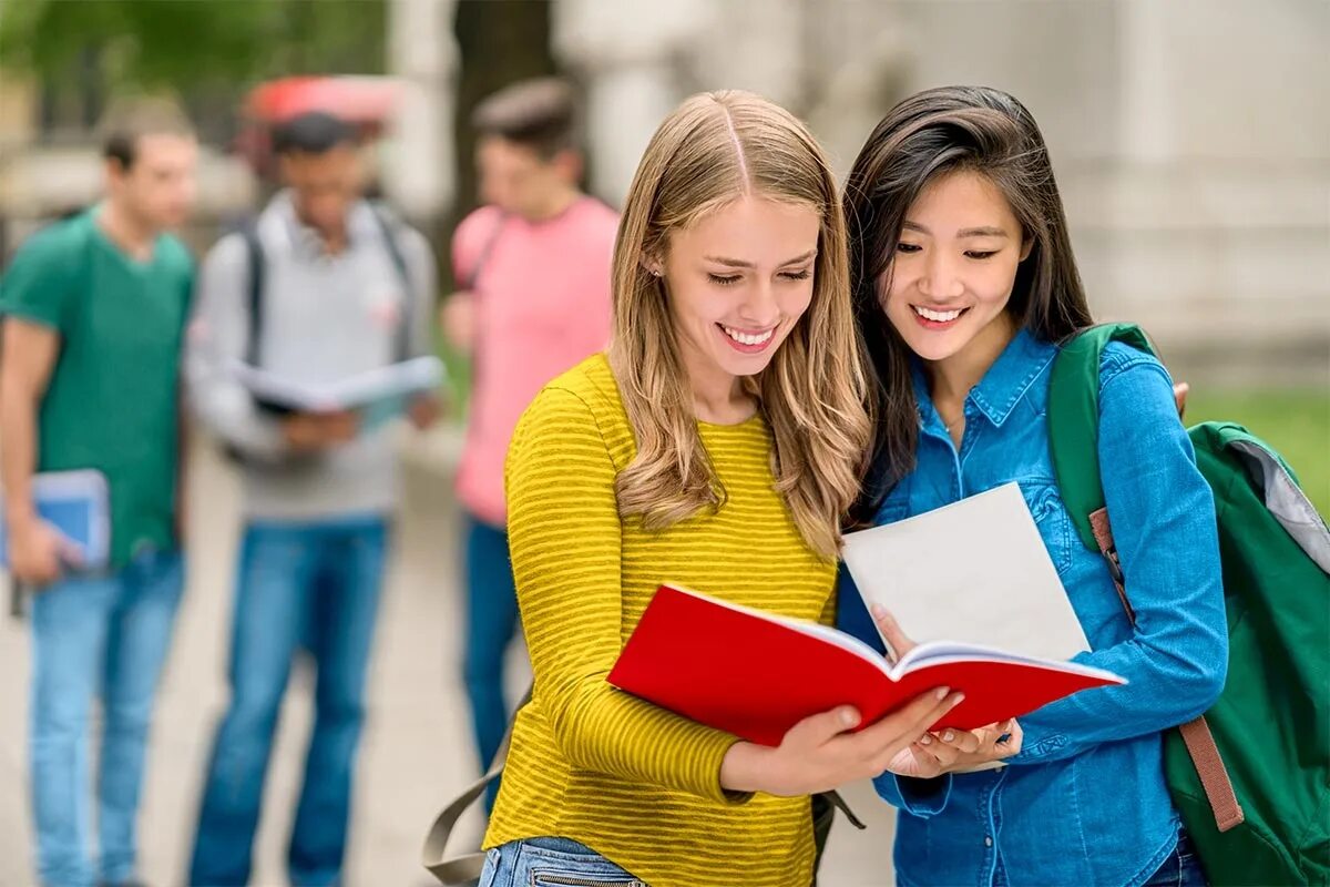 What is a student. Счастливые студенты. образование в канаде. student life. international students.