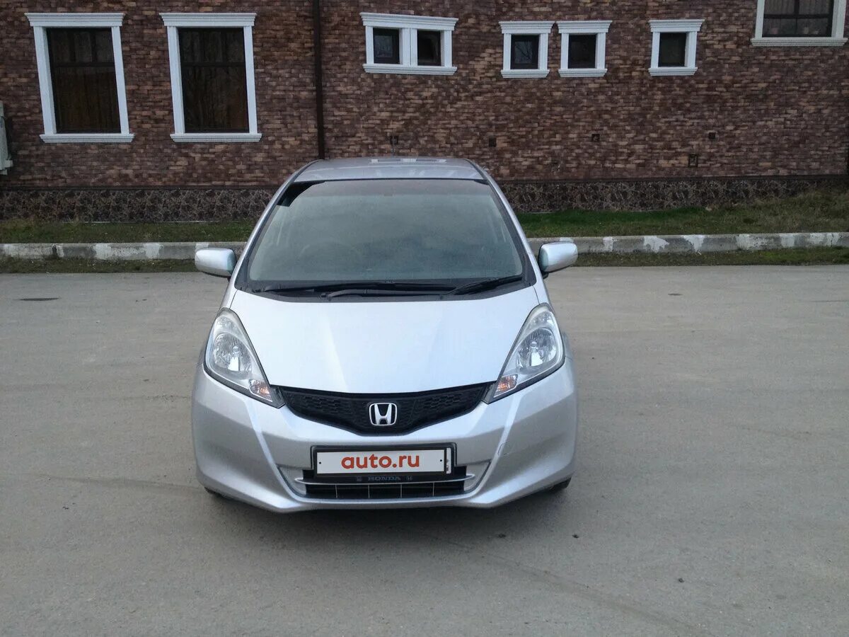 Купить хонду в новосибирске с пробегом. Honda Fit 2 2011. Хонда фит серая. Эко режим Хонда фит. Купить Хонда в Котовске.