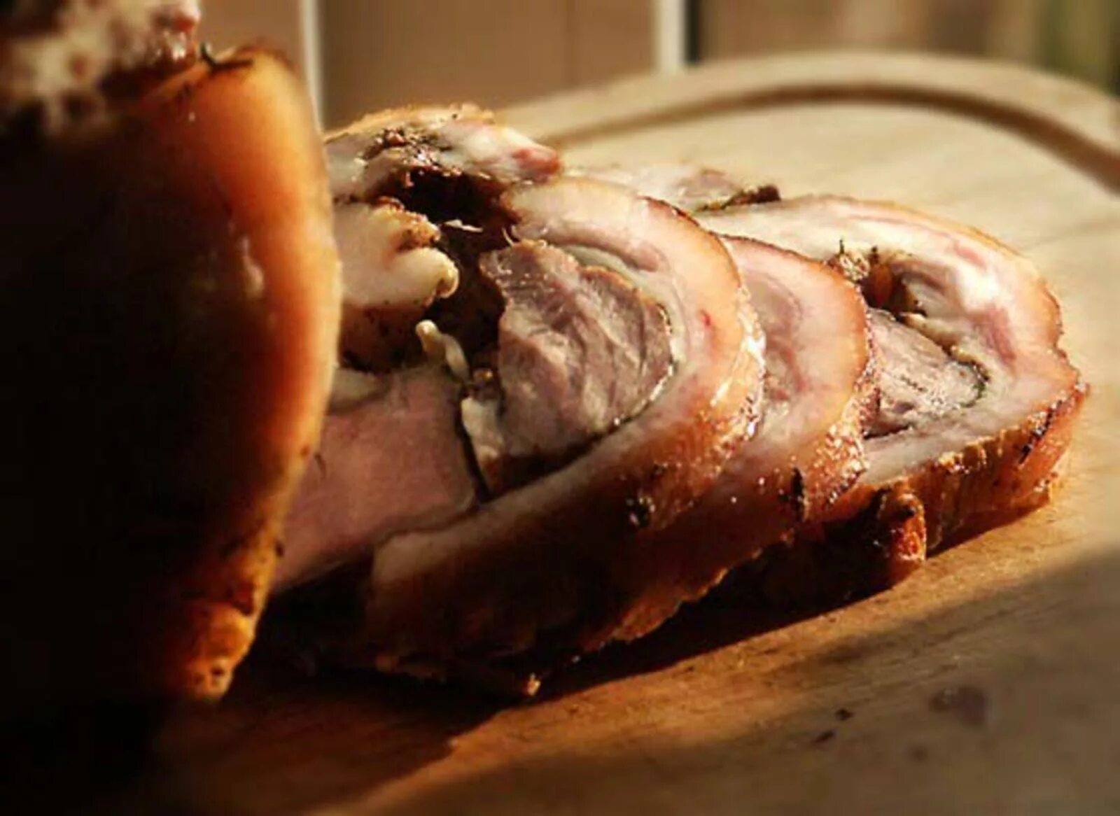 Мясной рулет из свиной головы. Рулет из брюшины свинины вареный. Зельц сальтисон. Рулет из свиной головы. Рулет из свиной шеи трюфель.