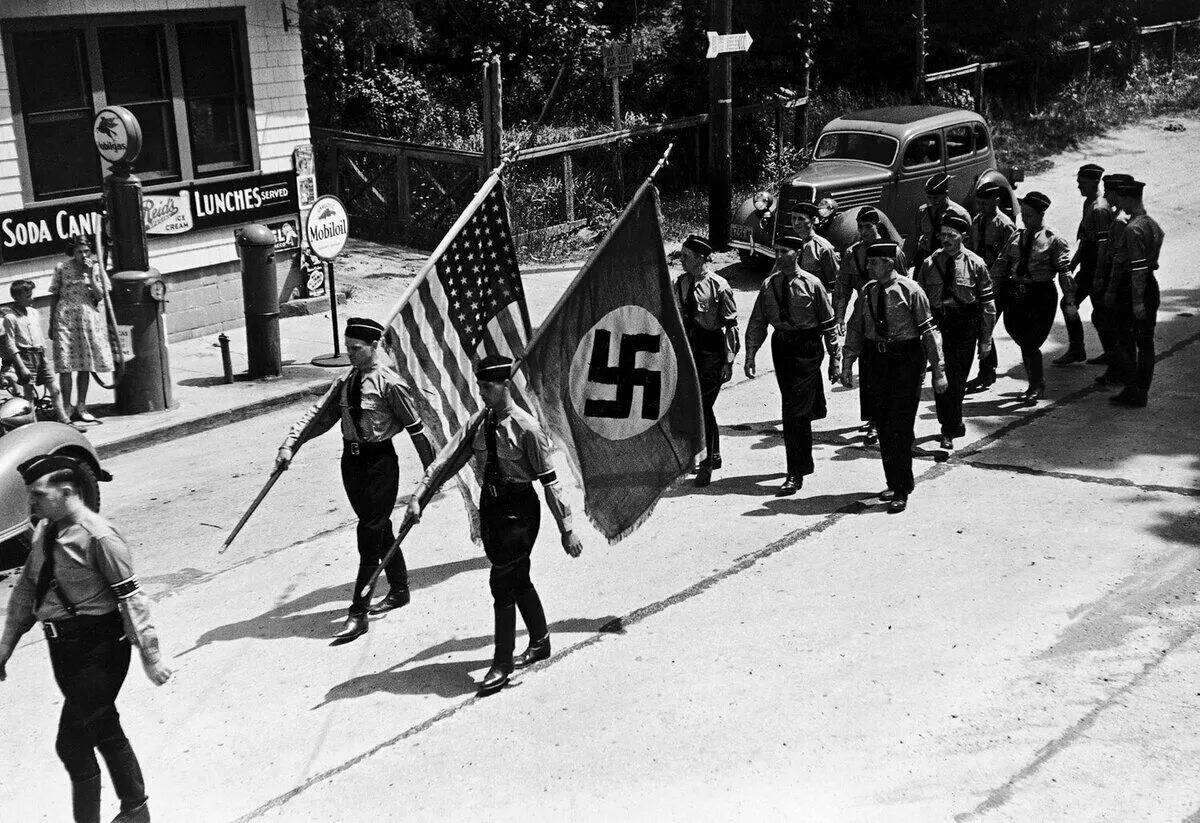Ненавидевший фашистов. Марш нацистов в США 1939. Лагерь Зигфрид США. Парад нацистов в США 1939. Германо-американский Союз.