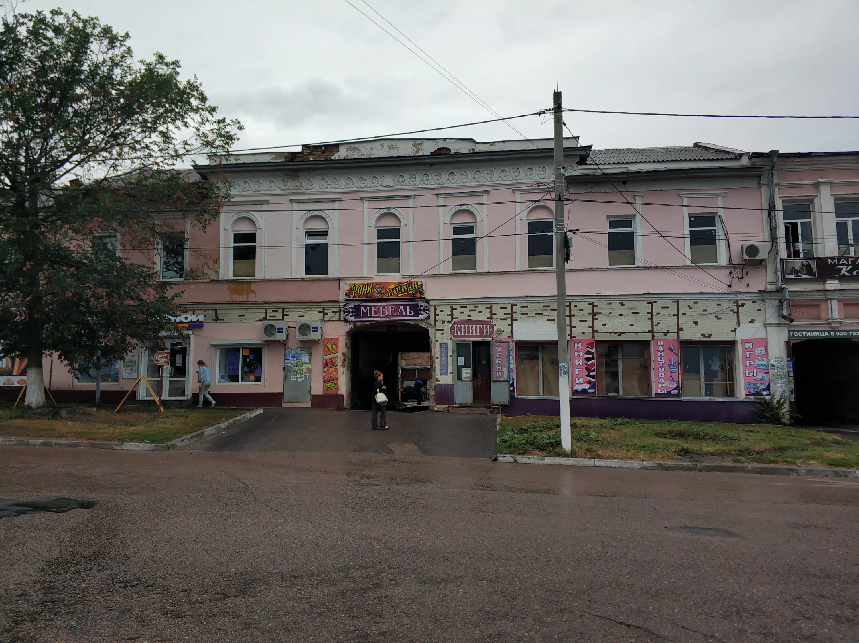 Дзержинского рыльск. Рыльск Советская площадь. Рыльск Советская площадь 8. Рыльск Советская площадь 3. Советская площадь город Рыльск.