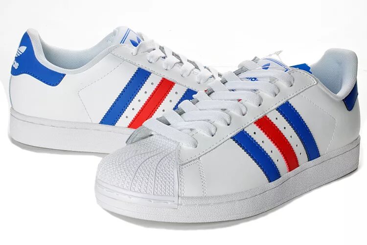 Адидас красно синие. Кроссовки адидас Ориджиналс. Adidas Superstar 2009 Blue. Адидас суперстар бело голубые. Adidas Superstar бело голубые.