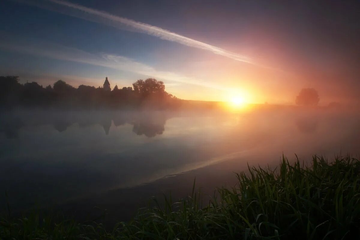 Рассвет блики. Солнечные блики рассветы и туманы мама залечи мои открытые раны текст. Солничные блики росветы и тумаманы. Пейзаж с солнечными бликами. Солнечные блики открытые туманы.