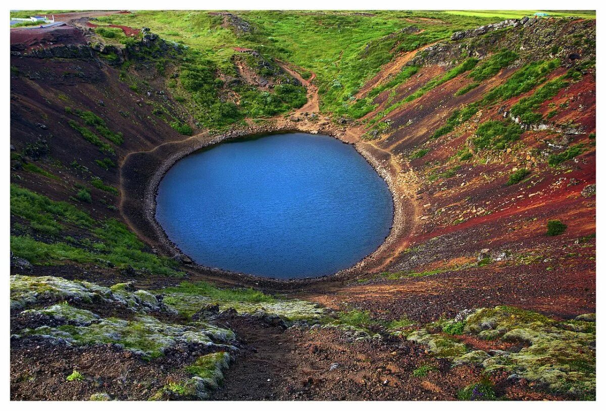 Самое маленькое озеро в америке. Кратер Керид Исландия. Озеро Керид Исландия. Вулканическое озеро Керид. Рейкьявик Кратерное озеро Керид.
