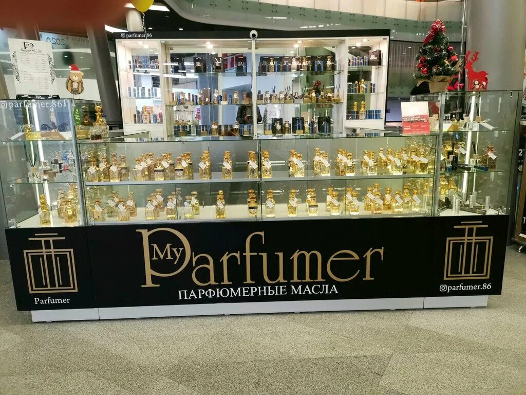 Парфюмерный магазин. Отдел косметики и парфюмерии. Парфюмерия магазин элит город худжанд. Магазин элитного шампунь. Магазин парфюмерии.