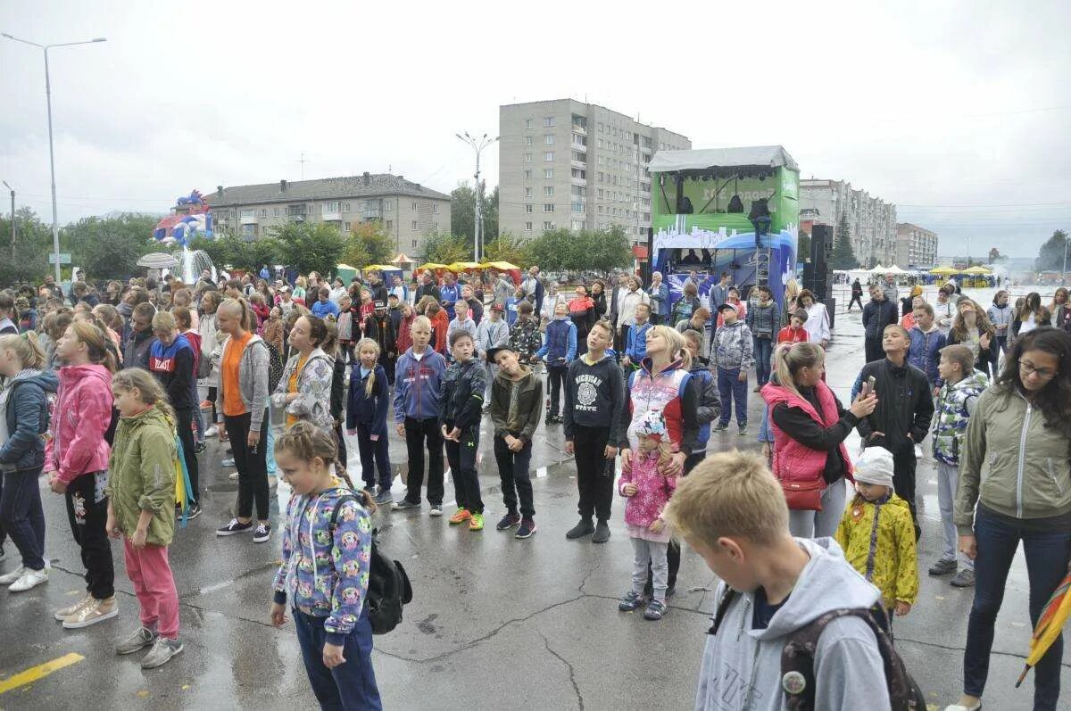 9 мая бердск. Бессмертный полк бердск 2017. Демонстрация 1 мая. Жители бердска. Население бердска 2022.