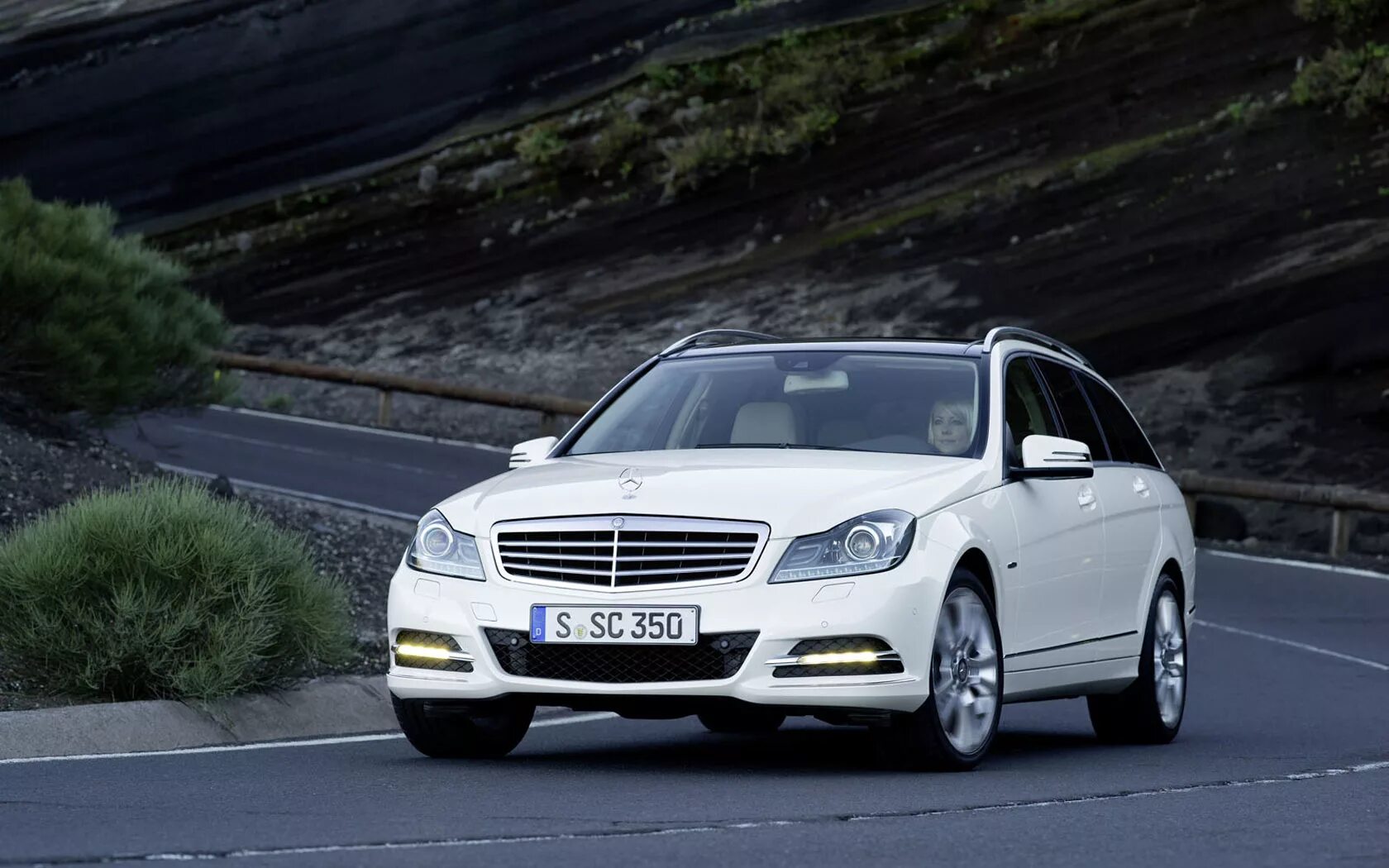 Классы автомобилей мерседес таблица классификация по классам. Машины и их класс. Классификация автомобилей a b c d e s классы. Mercedes benz e63 2014. Mercedes e63 amg.