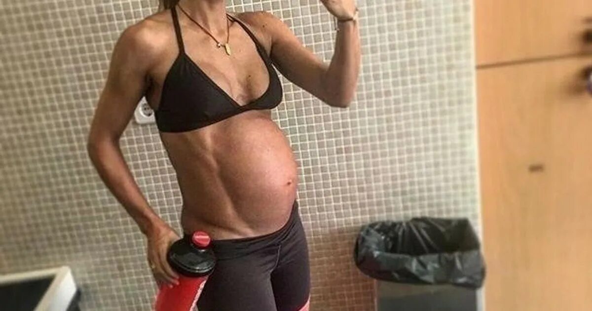 Эта девушка была беременна. Эта девушка была беременна
