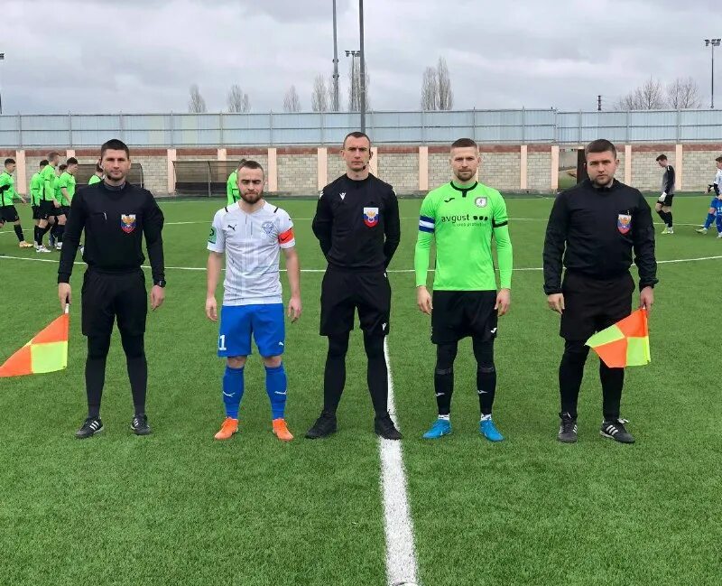 Химик август футбольный клуб. Краснодар команда. Футбольный клуб. Стадион волна дубна. Академия футбола кубань лого.