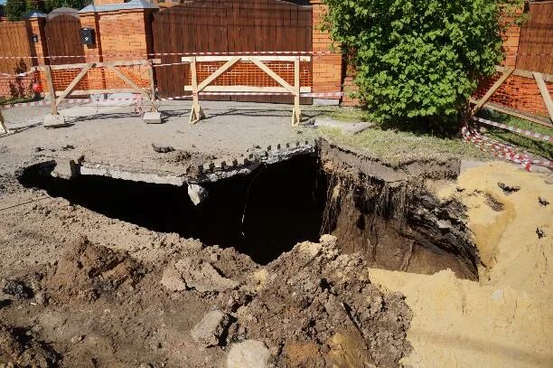 Засыпать котлован. Пазухи и обратная засыпка грунта. Помойка котлован в мкр северный тамбов фото со спутника. Круглый котлован. Котлован.